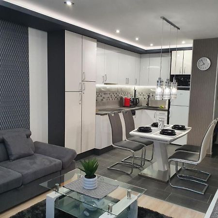 Devai-Lux Apartman Sarvar Ngoại thất bức ảnh