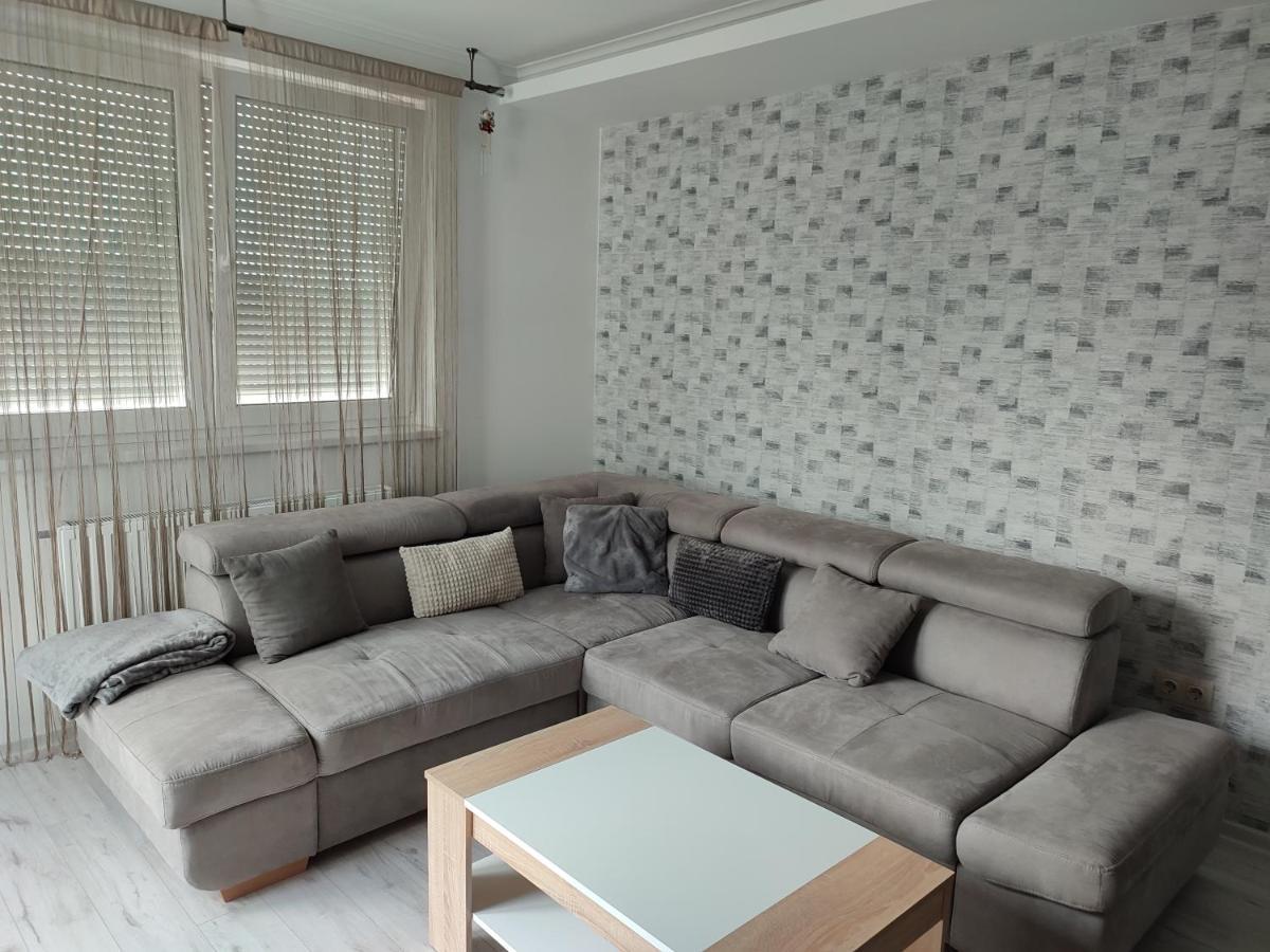 Devai-Lux Apartman Sarvar Ngoại thất bức ảnh