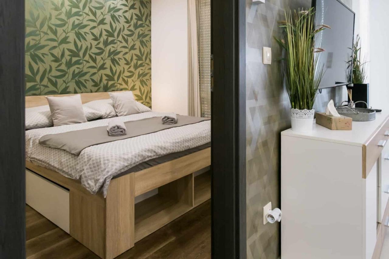 Devai-Lux Apartman Sarvar Ngoại thất bức ảnh