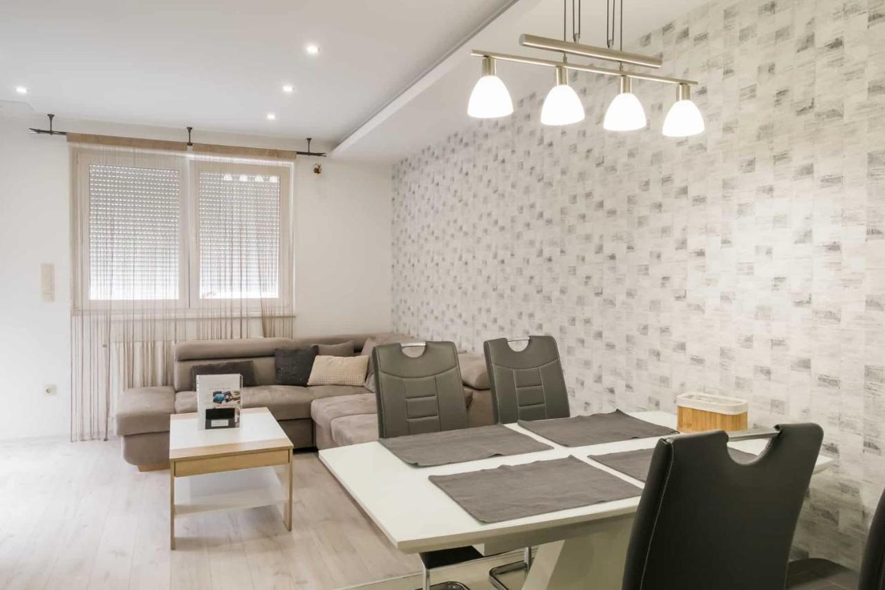 Devai-Lux Apartman Sarvar Ngoại thất bức ảnh