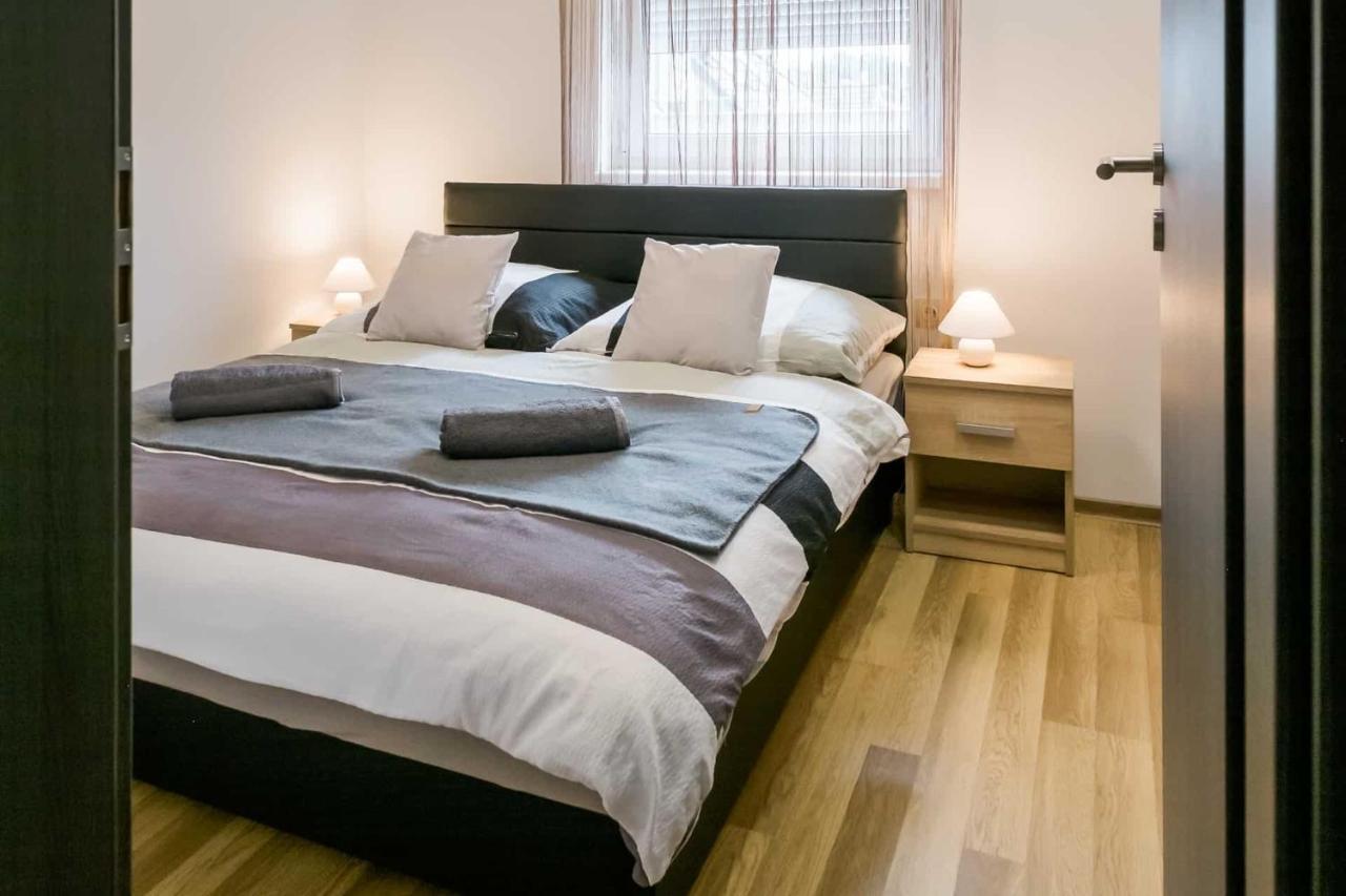 Devai-Lux Apartman Sarvar Ngoại thất bức ảnh